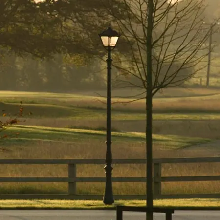 & Golf 4*
