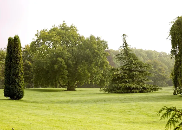 & Golf فندق